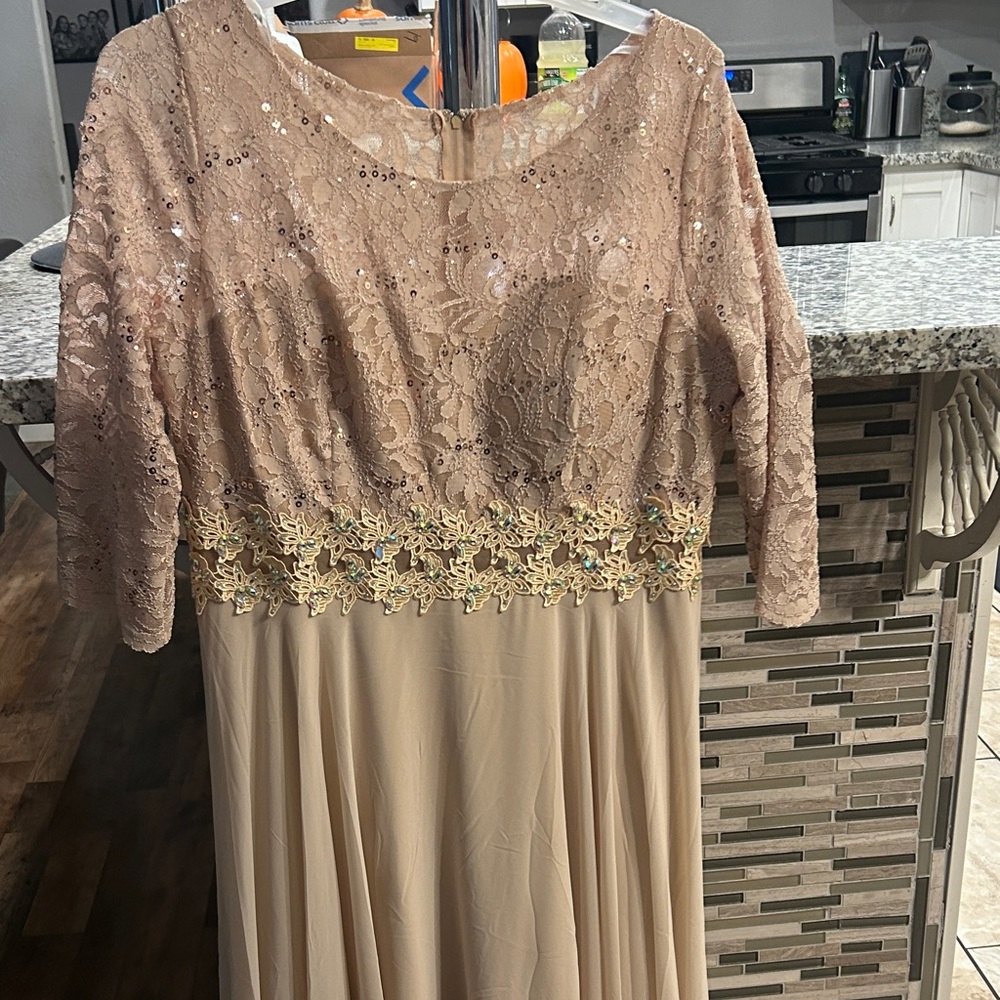 Elegant Lace Evening Gown